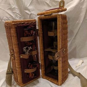 Vintage Wine Picnic Basket 🍷